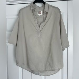 A Shirt Thing size M top. Gray/tan